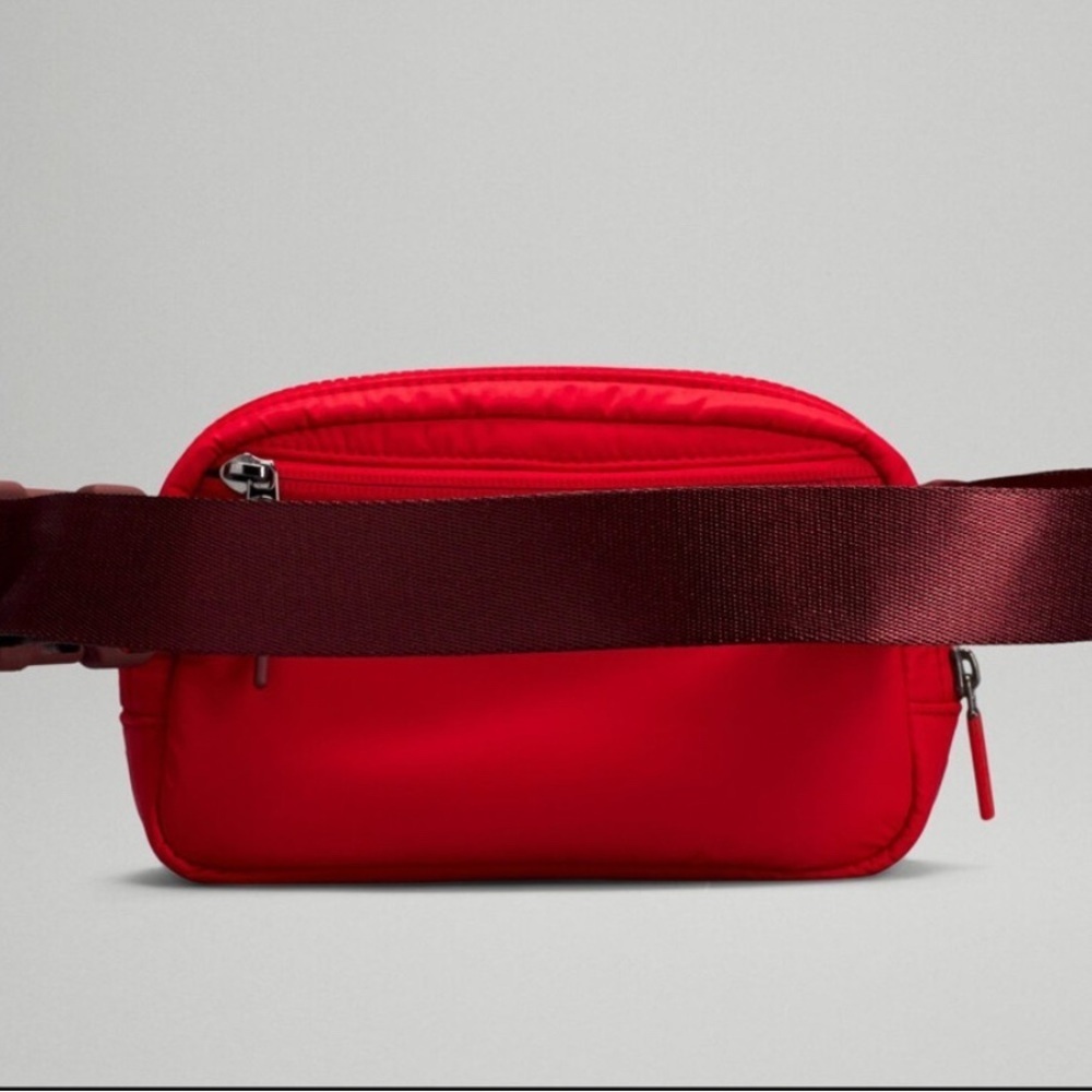 ✨Host pick✨Rare LULULEMON Olympic Team Canada Red Wine Berry Mini Crossbody Bag - Picture 3 of 7